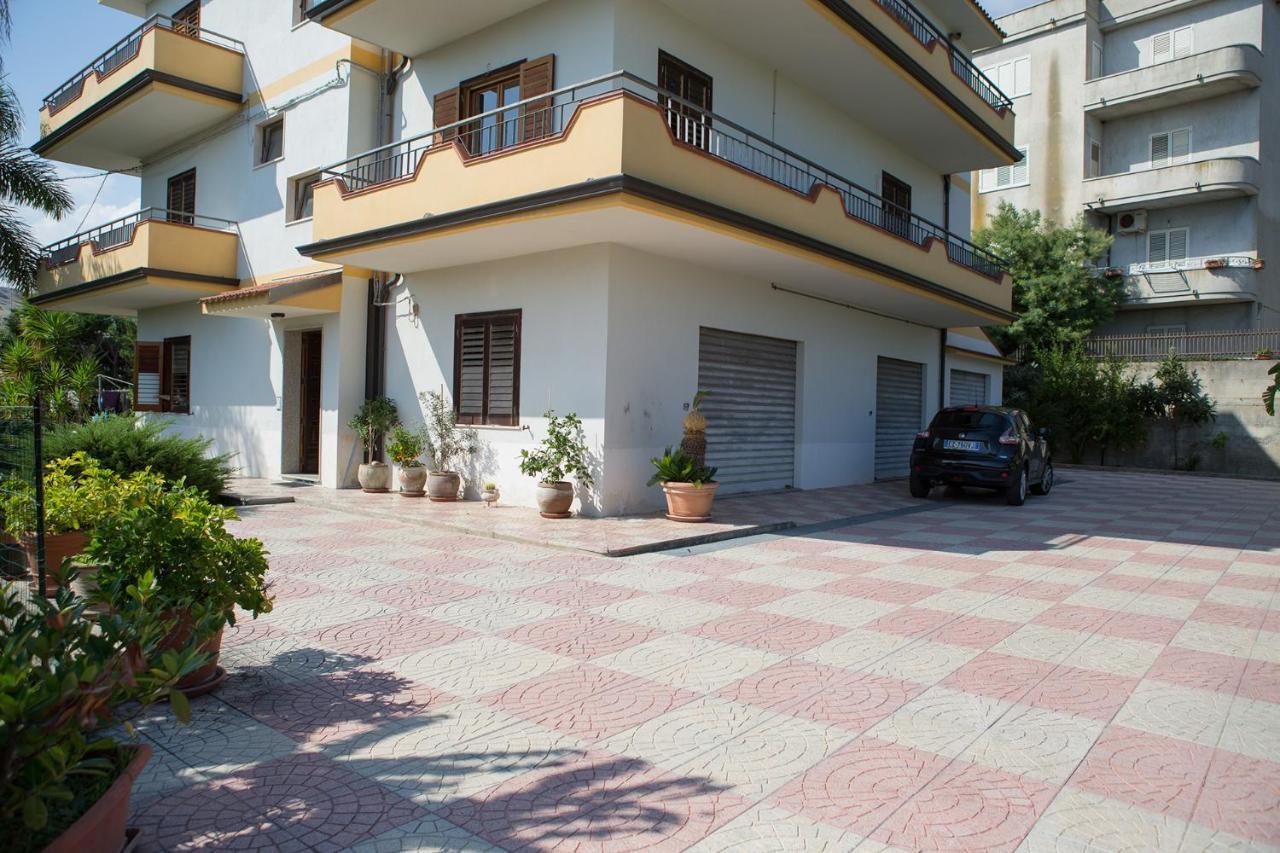Appartamenti Giusi Con Giardino O Veranda Madonna della Catena Exterior foto